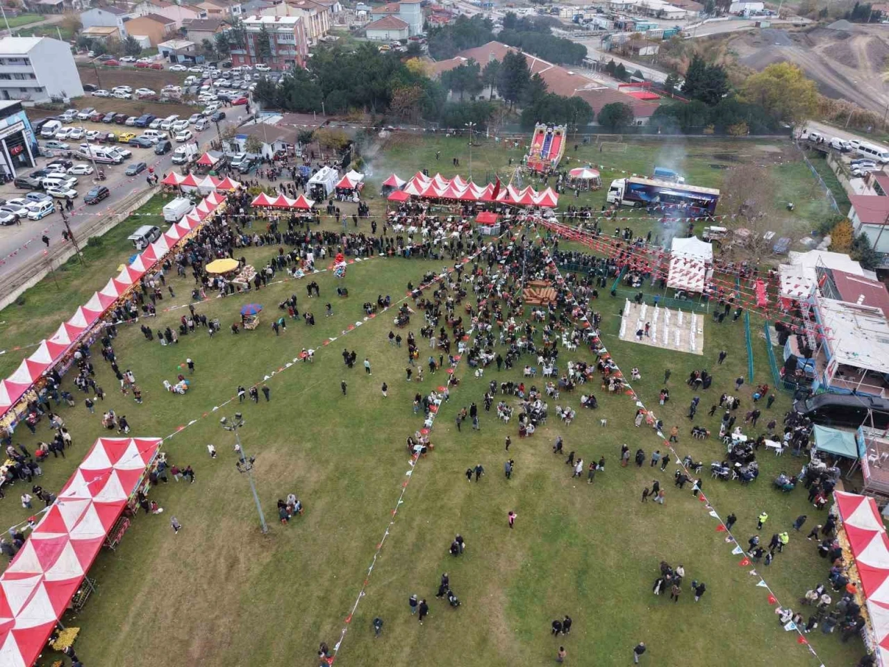 Tekirdağ&rsquo;da hamsi izdihamı: 3 ton hamsi dağıtıldı
