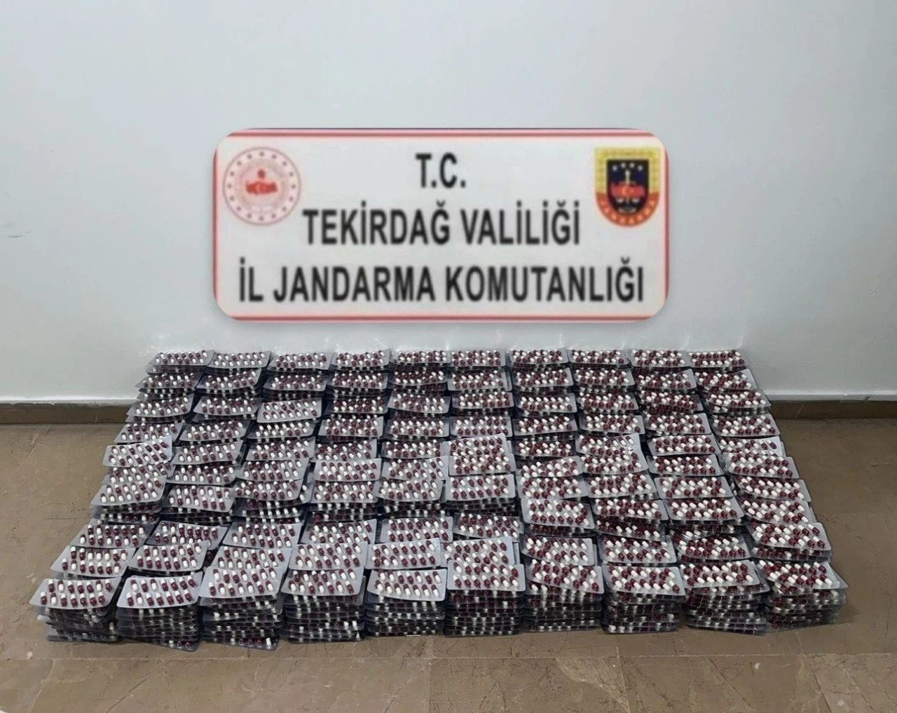 Tekirdağ’da jandarmadan ruhsatsız silah ve uyuşturucu operasyonları