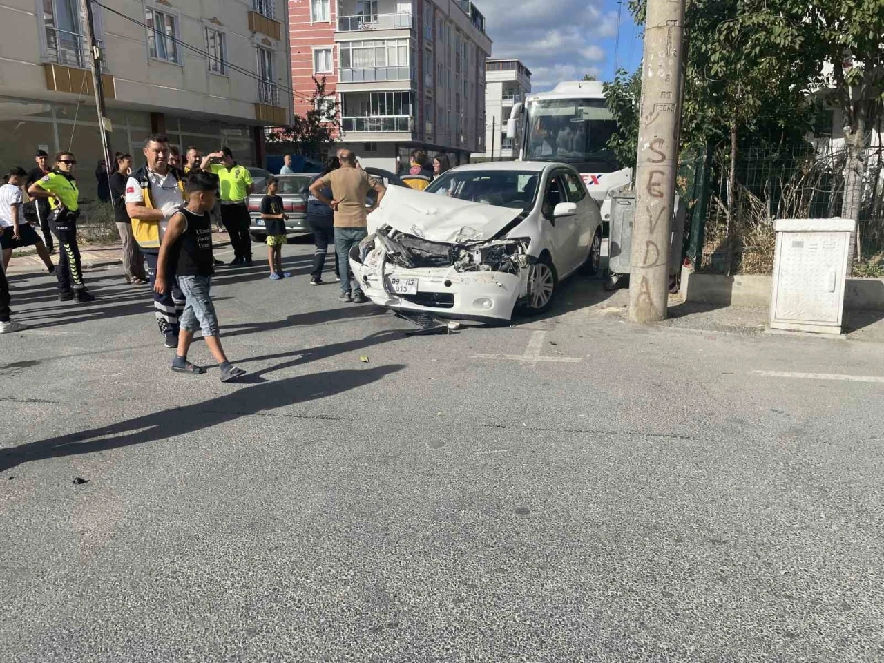 Tekirdağ’da kamyonet otomobille çarpıştı: 2 yaralı
