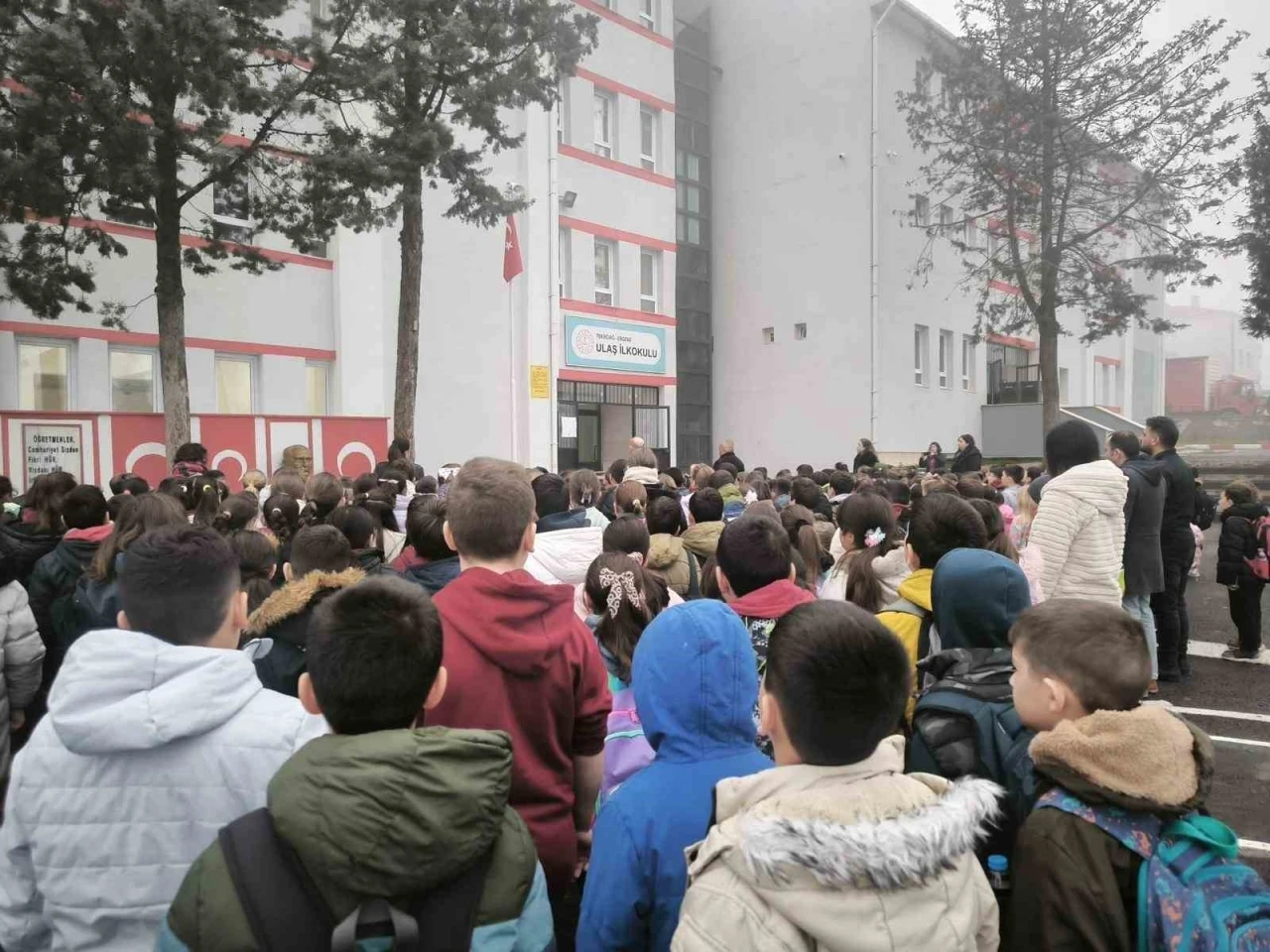 Tekirdağ&rsquo;da okullarda 6 Şubat depremleri i&ccedil;in saygı duruşu
