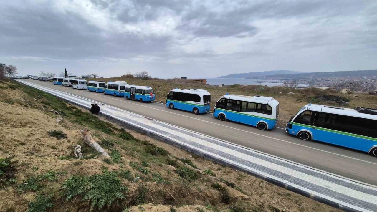 Tekirdağ’da onlarca minibüs belediye önünde kontak kapattı