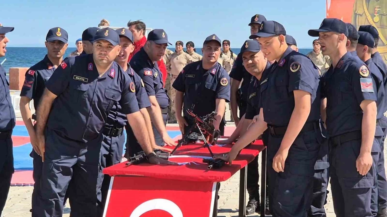 Tekirdağ’da özel bireyler için düzenlenen temsili yemin töreninde komandolardan nefes kesen gösteriler
