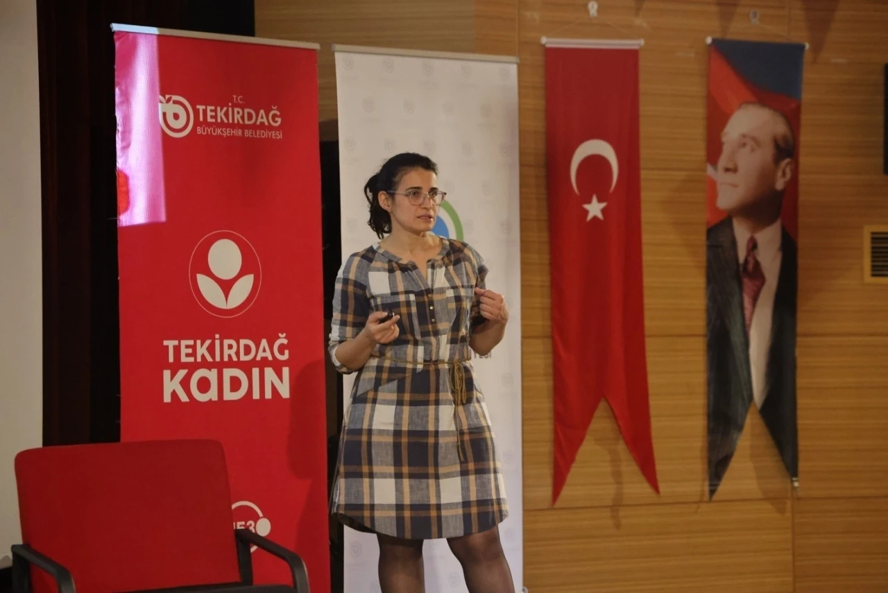 Tekirdağ&rsquo;da "Kadın Sağlığına B&uuml;t&uuml;nc&uuml;l Yaklaşım" semineri
