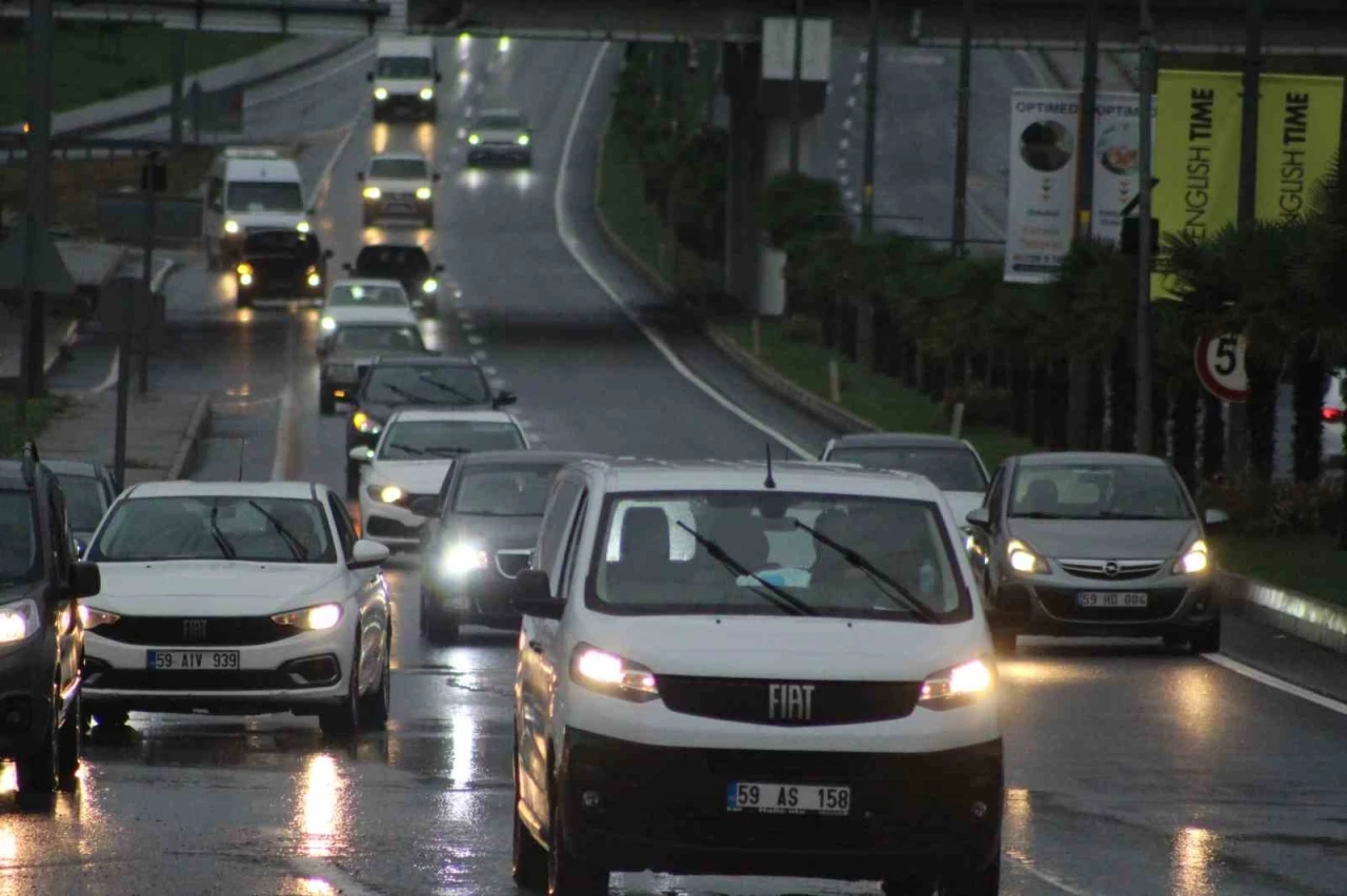 Tekirdağ’da şiddetli yağış hayatı olumsuz etkiliyor
