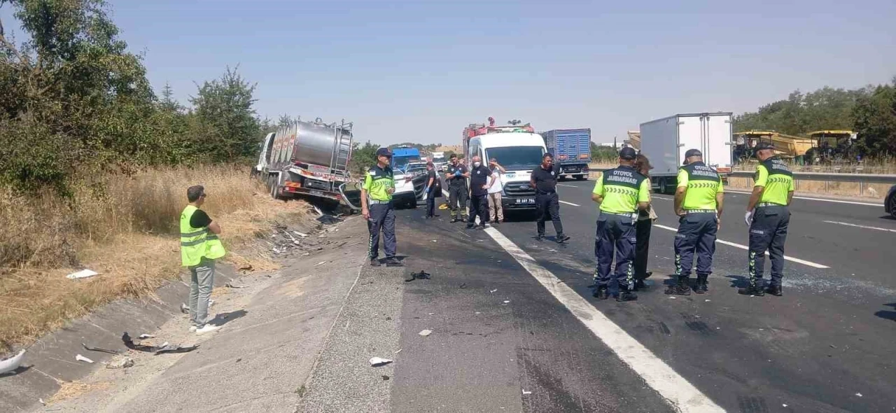 Tekirdağ’da süt kamyonu ile otomobil çarpıştı: 4 kişi hayatını kaybetti
