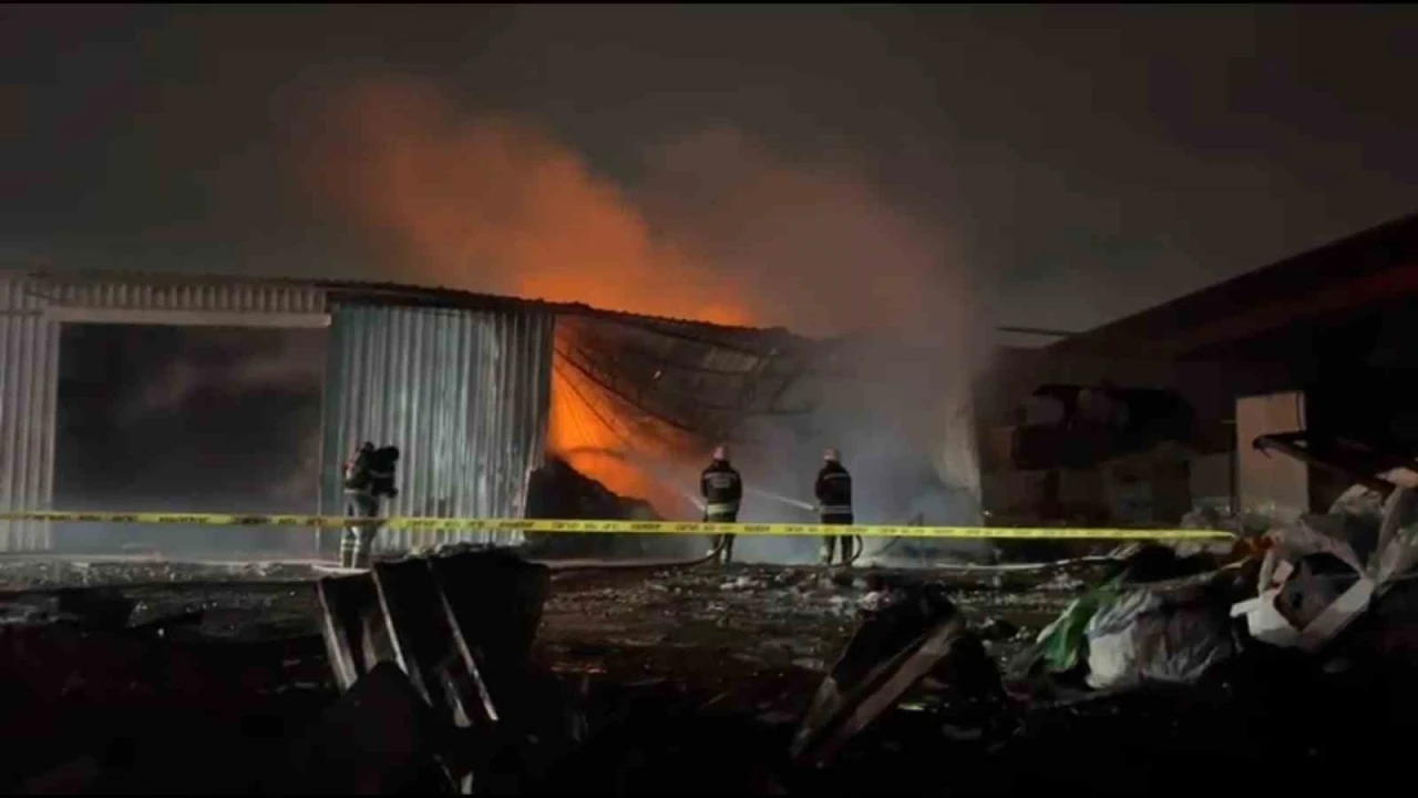 Tekirdağ&rsquo;da tekstil geri d&ouml;n&uuml;ş&uuml;m fabrikasında yangın
