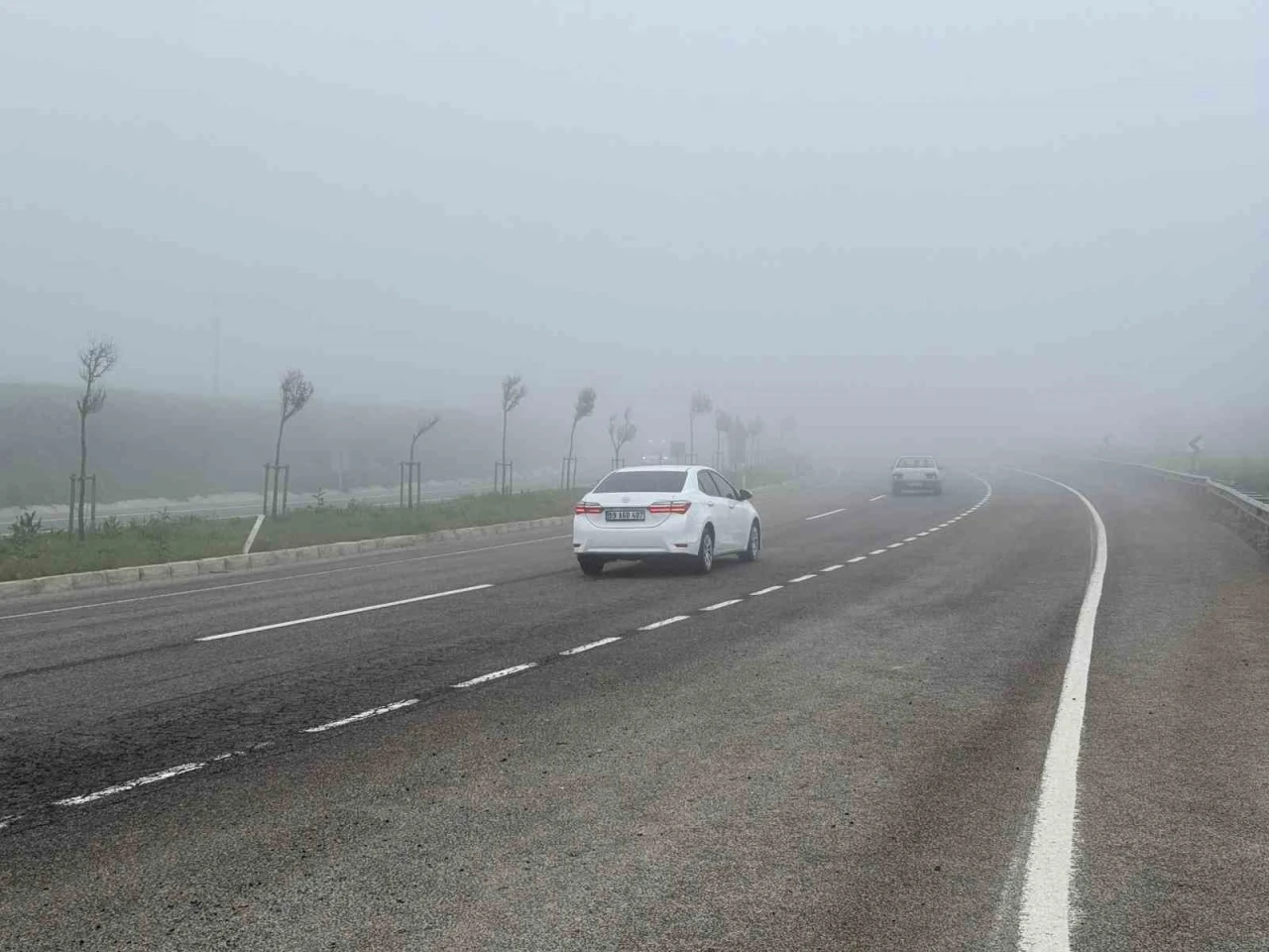 Tekirdağ’da yoğun sis sürücülere zor anlar yaşattı
