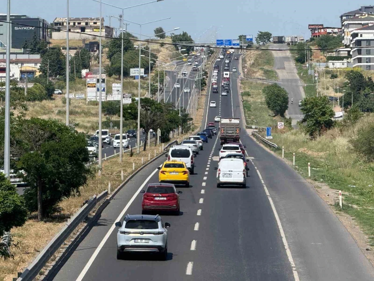 Tekirdağ-İstanbul yolunda dönüş yoğunluğu başladı
