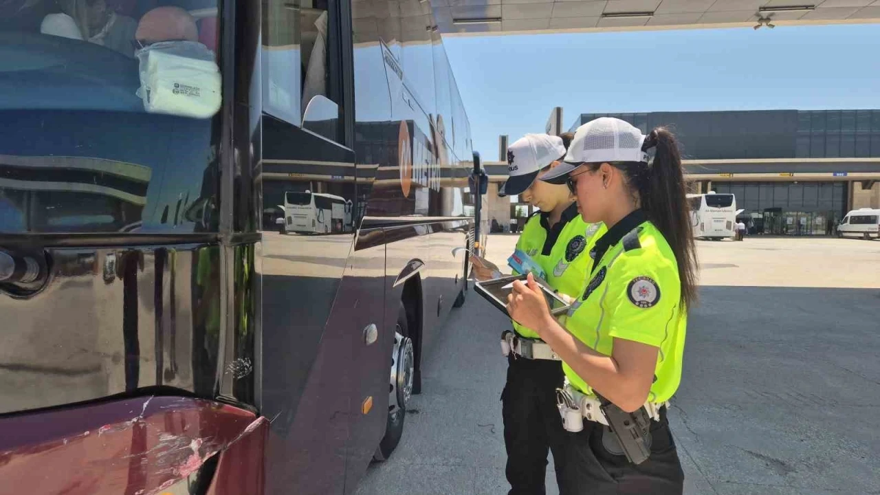 Tekirdağ Otogarı’nda bayram öncesi yolcu ve şoförlere trafik uyarısı yapıldı

