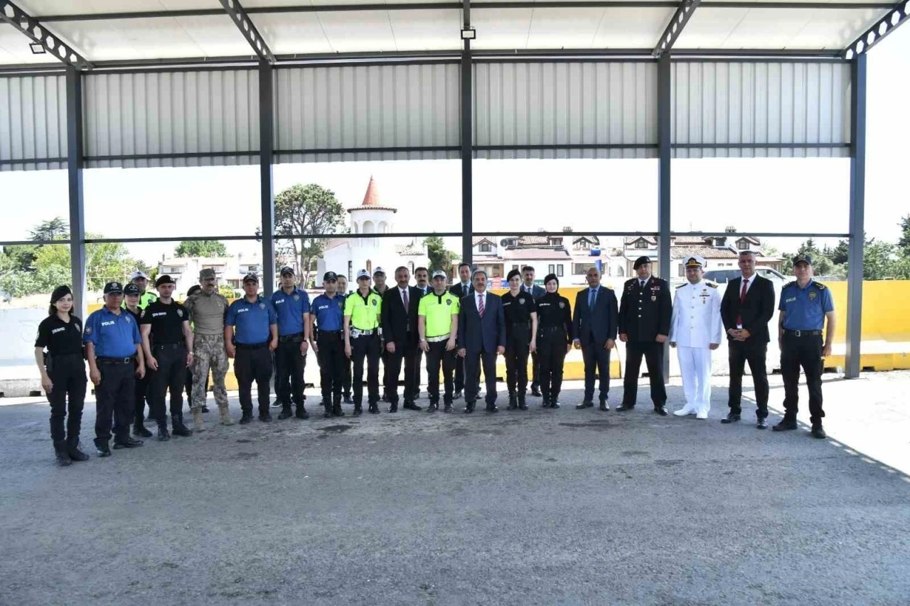 Tekirdağ Vali Vekili Güler görev başındaki polislerle bayramlaştı
