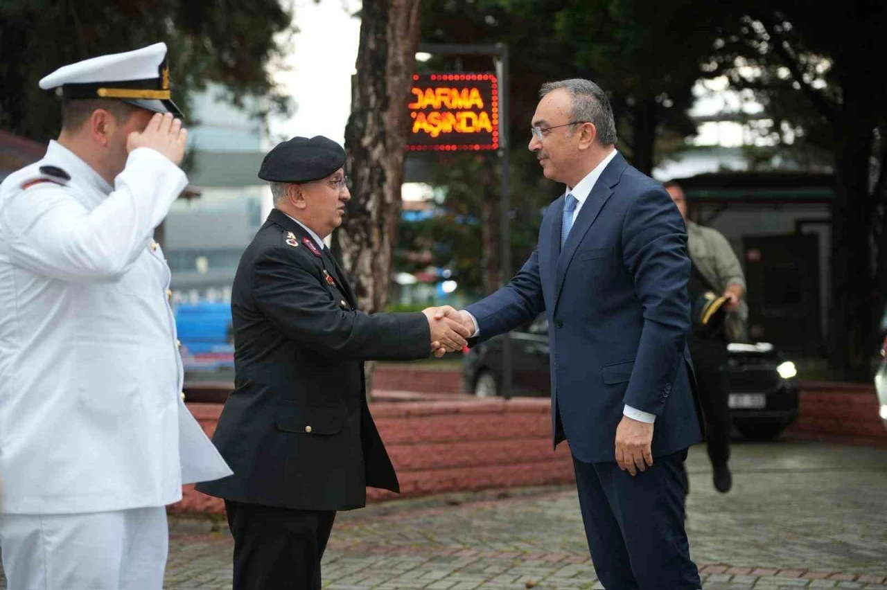 Tekirdağ Valisi Soyt&uuml;rk, jandarma personeliyle bayramlaştı
