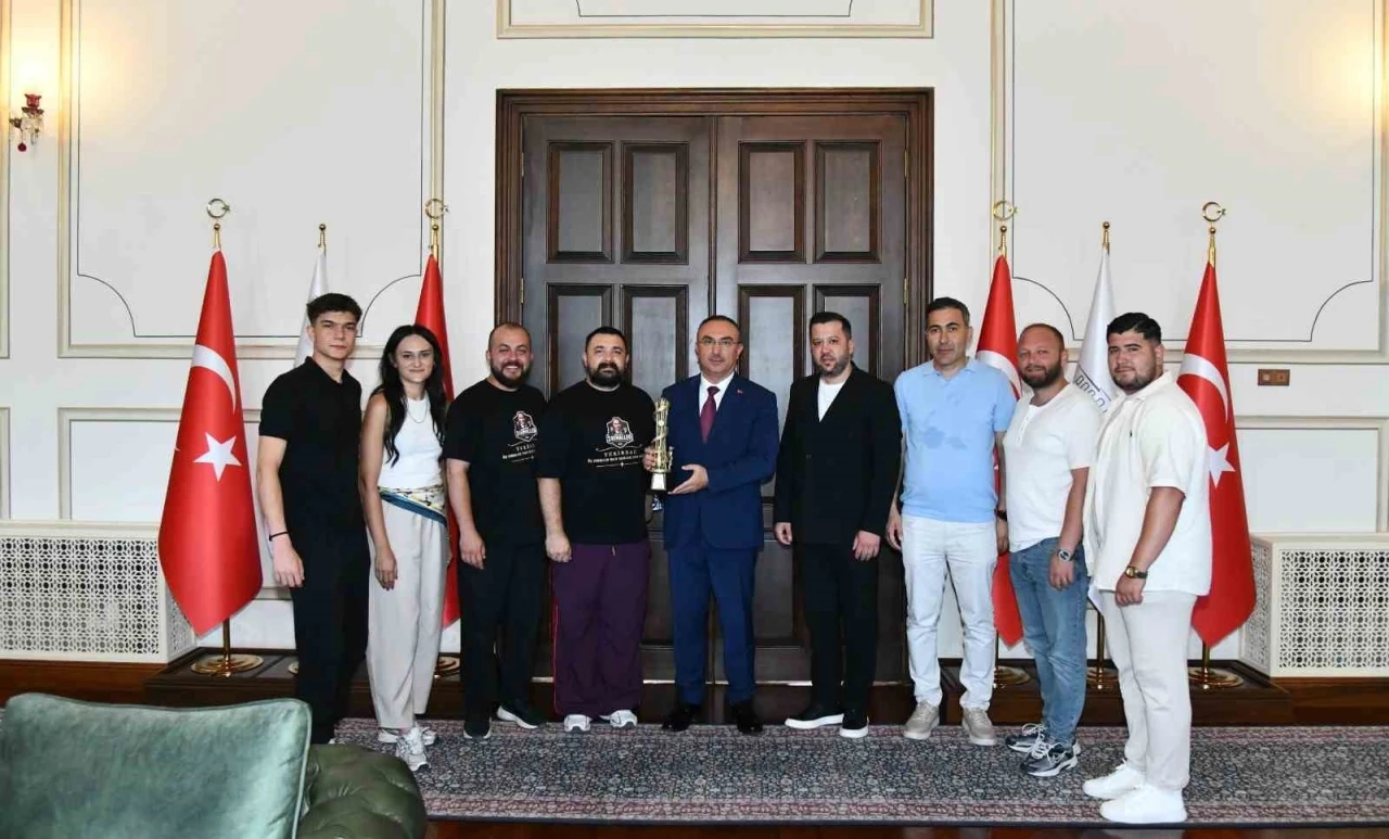 Tekirdağlı halk oyunları ekibi T&uuml;rkiye şampiyonu oldu
