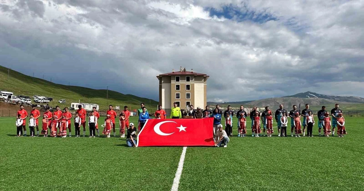 Tekman&rsquo;da Mustafa &Ccedil;ift&ccedil;i futbol turnuvası şampiyonu H&uuml;rriyetspor oldu
