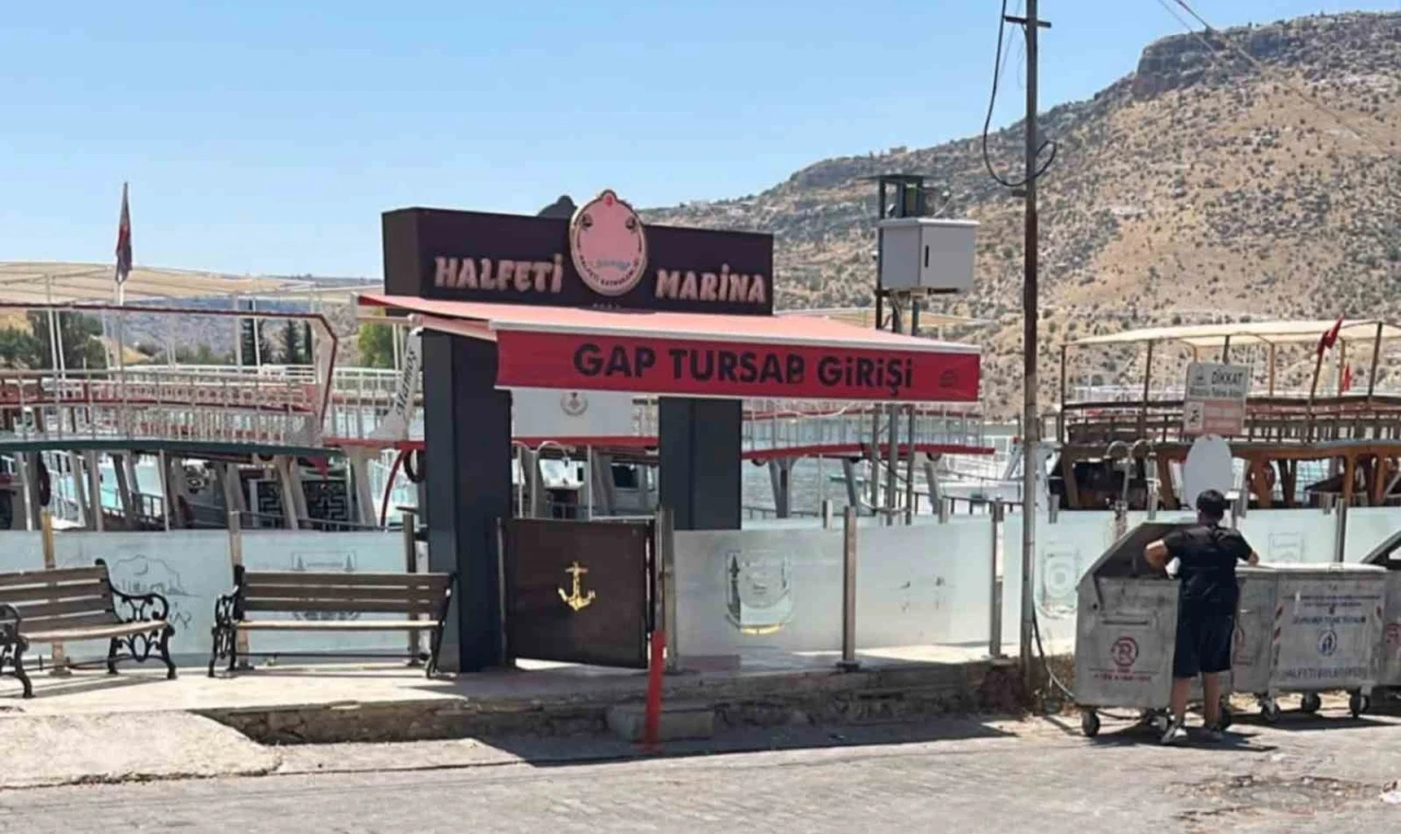 Tekne &uuml;creti tartışması kanlı bitti: 1&rsquo;i ağır 3 yaralı
