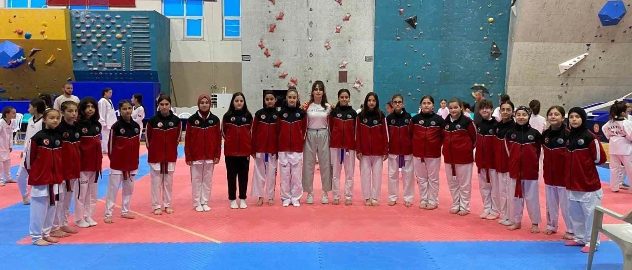 Tekvando İl Şampiyonası&rsquo;nda İlkadım r&uuml;zgarı
