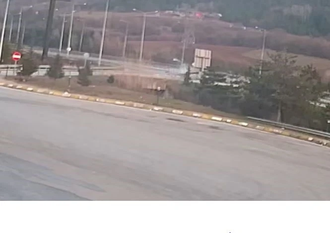 TEM’de 3 kişinin hayatını kaybettiği feci kaza kamerada