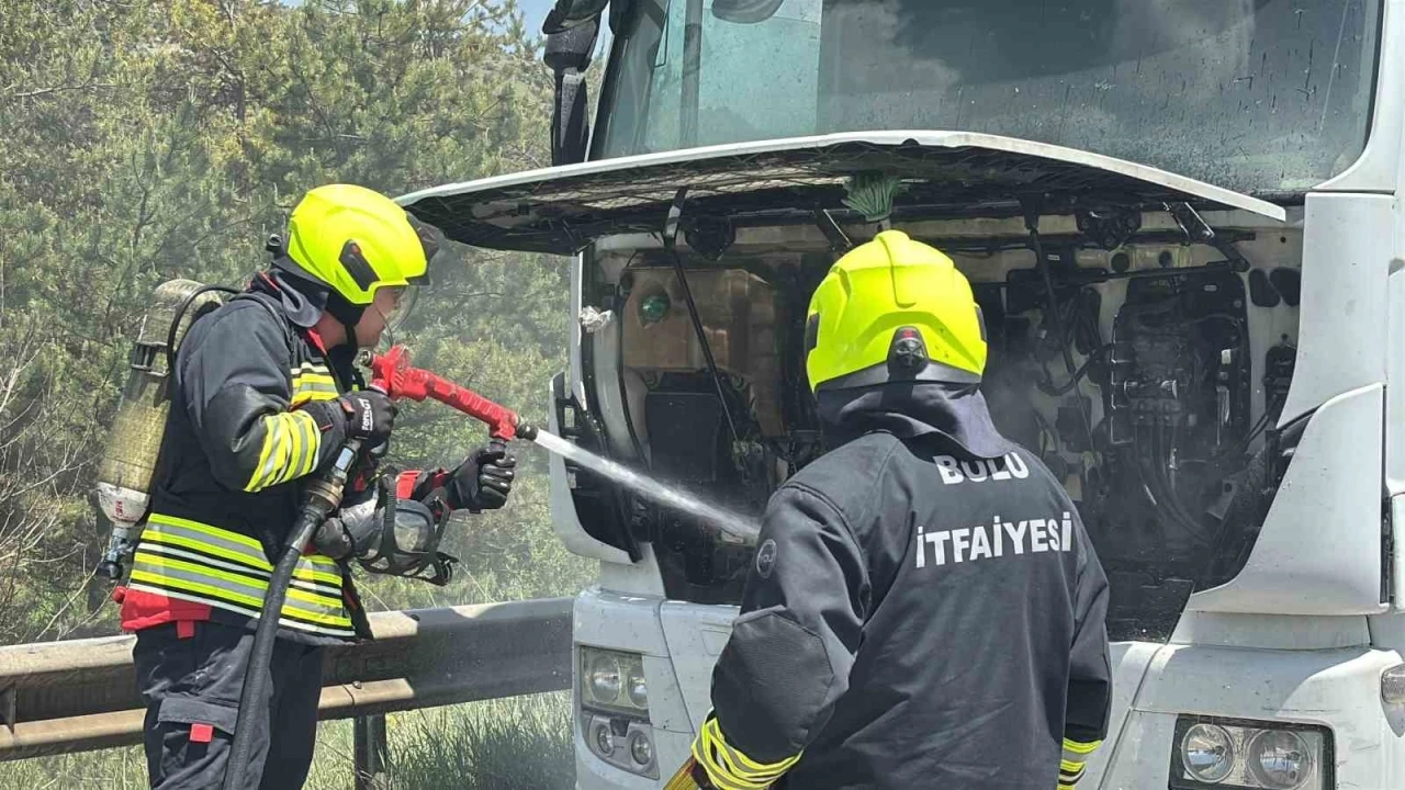 TEM’de alev alan tır, erken müdahaleyle söndürüldü
