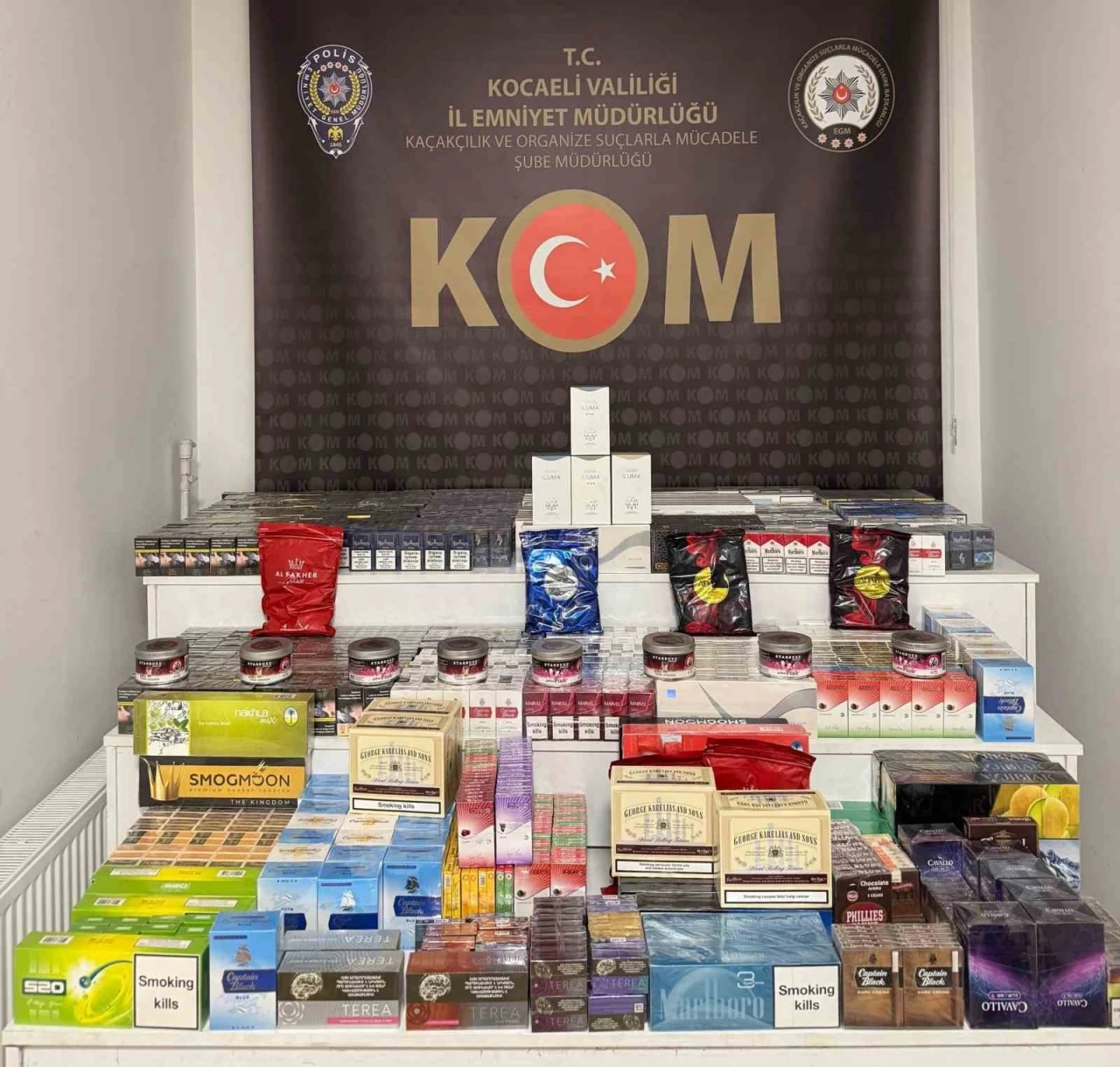 TEM’de durdurulan araçta kaçak tütün ve çay ele geçirildi
