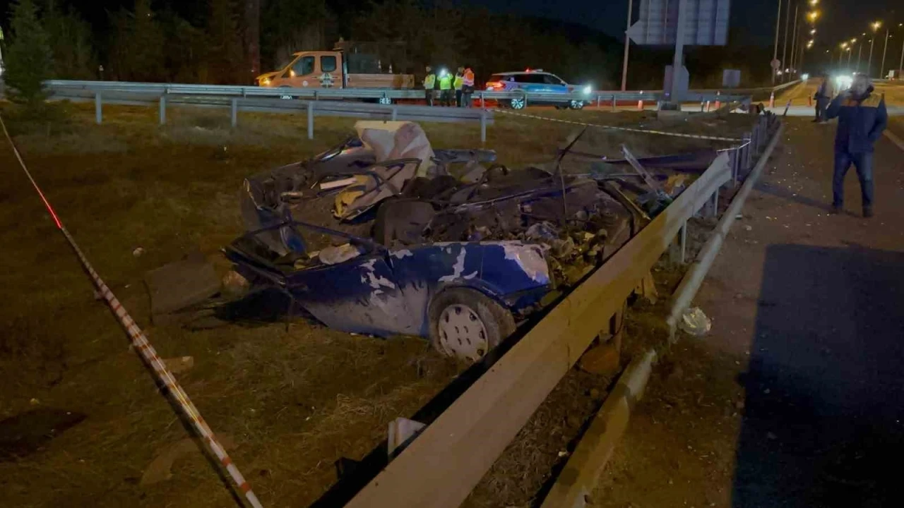 TEM’de Tofaş kağıt gibi ezildi: 2 ölü, 1 yaralı