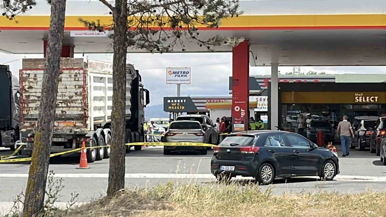 TEM&rsquo;in Bolu ge&ccedil;işinde kanlı tartışma: Gurbet&ccedil;i dehşet sa&ccedil;tı

