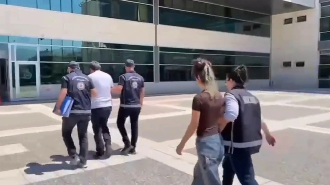 TEM Otoyolu&rsquo;nda 20 d&uuml;zensiz g&ouml;&ccedil;men yakalandı
