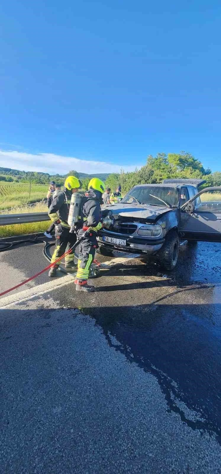 TEM Otoyolu&rsquo;nda cip alevlere teslim oldu
