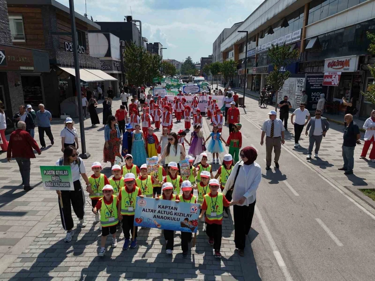 Temiz şehir D&uuml;zce&rsquo;nin duyarlı &ccedil;ocukları
