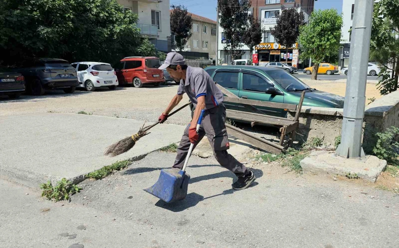 Temizlik işçisinin hayvan sevgisi takdir topladı