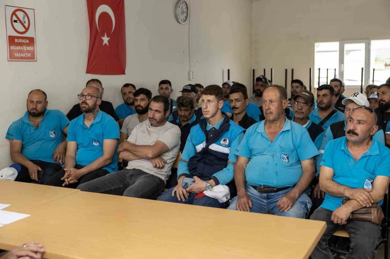 Temizlik personeline ’Öfke kontrolü ve stres yönetimi’ eğitimi verildi
