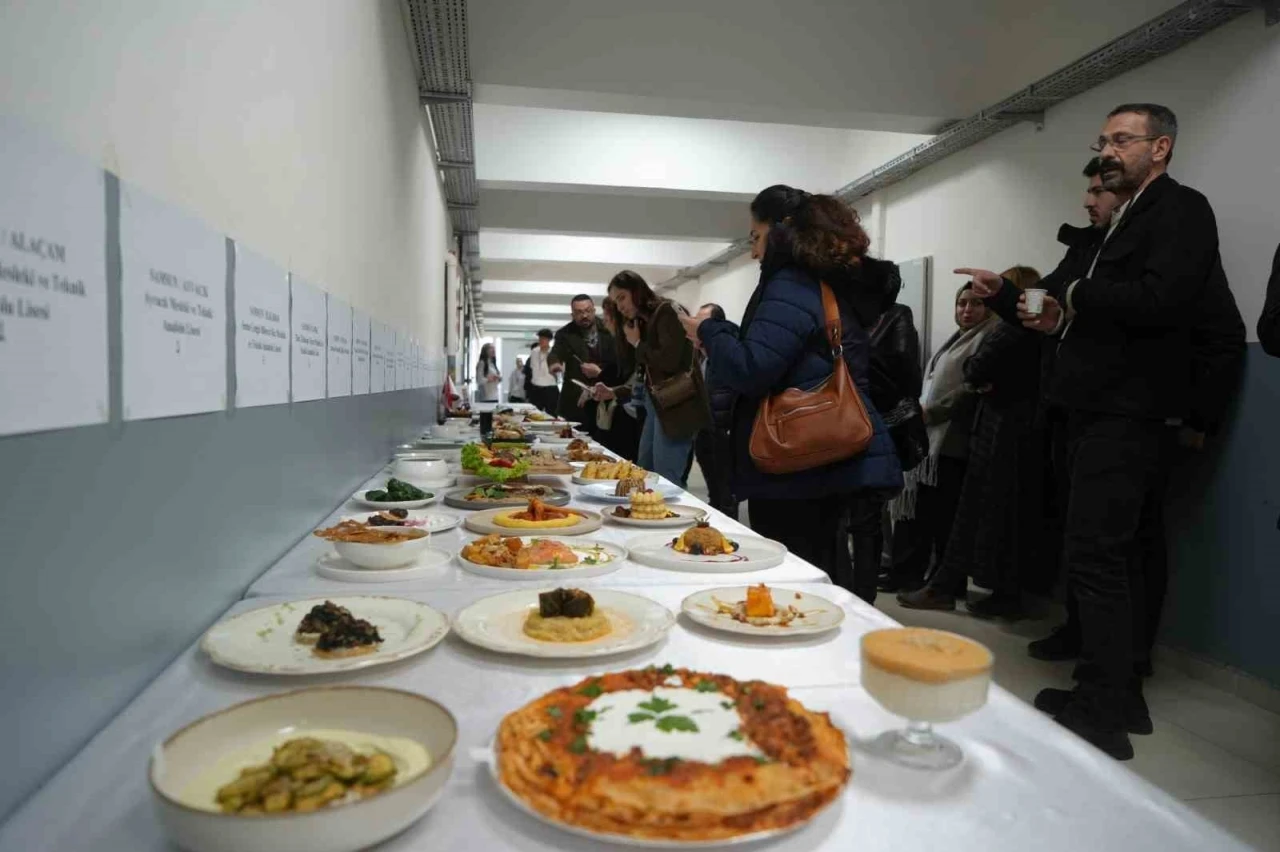 Tencere kaynadı, h&uuml;nerler konuştu: Liseli şefler Samsun&rsquo;da yarıştı
