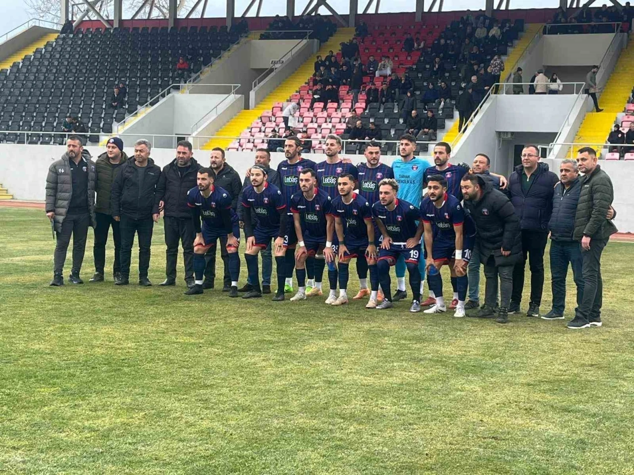 Tepecikspor zirve takibini bırakmıyor

