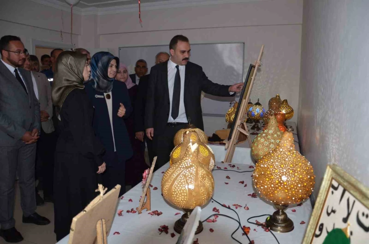 Tercan&rsquo;da Hayat Boyu &Ouml;ğrenme Haftası Sergisi a&ccedil;ıldı
