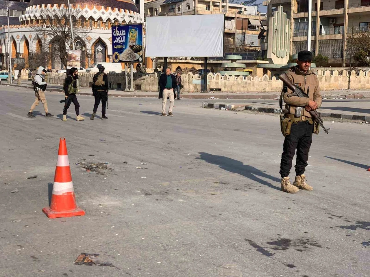 Ter&ouml;r &ouml;rg&uuml;t&uuml; SDG, Halep&rsquo;te İhlas Haber Ajansı canlı yayın aracına ateş a&ccedil;tı
