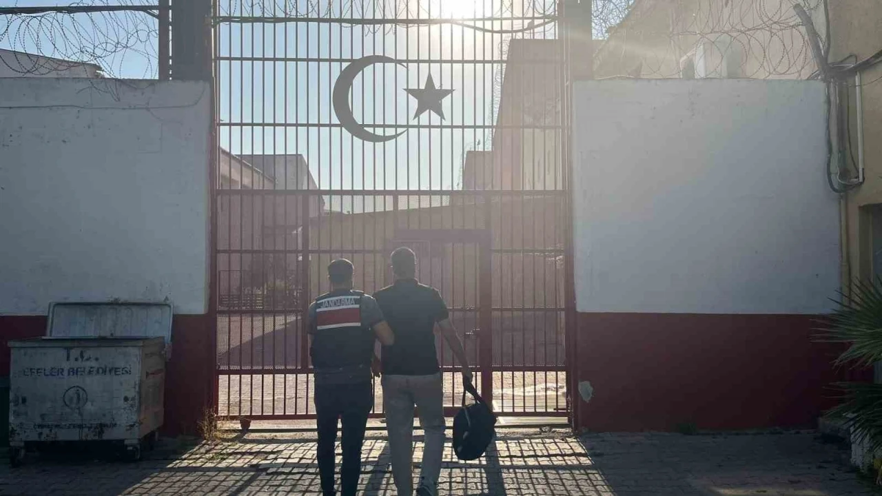 Terör suçundan aranan şahıs Efeler’de yakalandı
