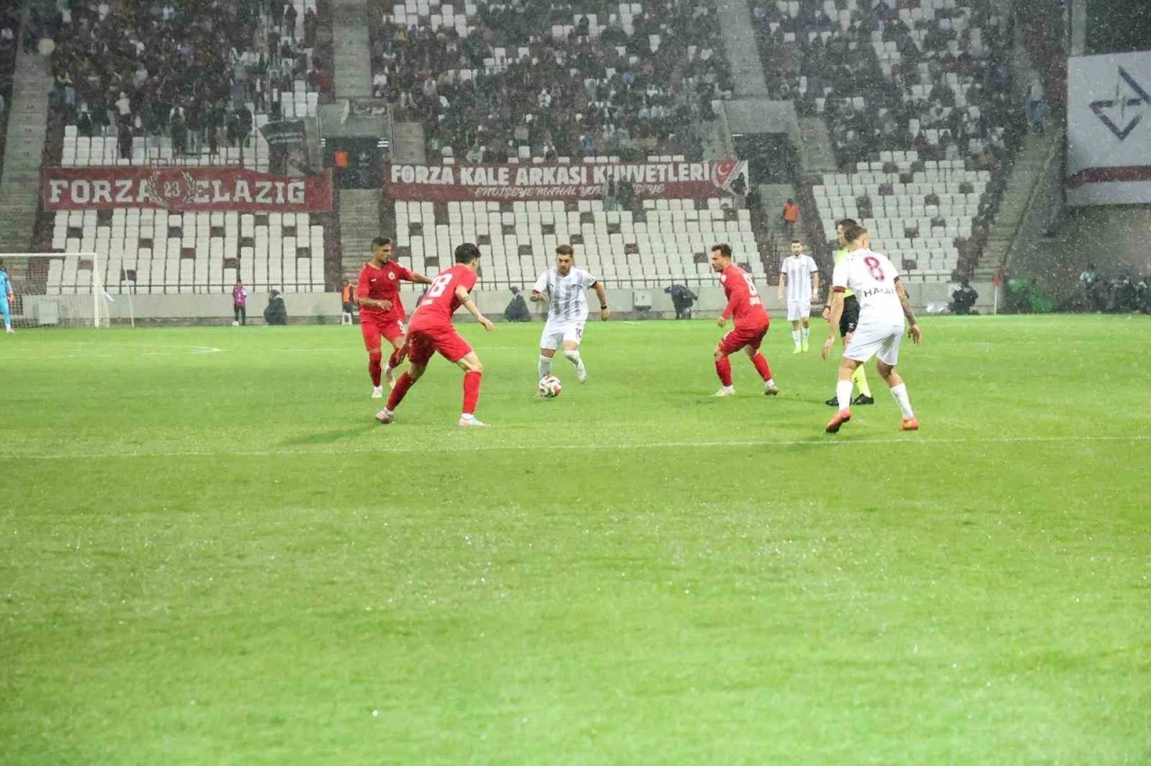 TFF 2. Lig: Elazığspor: 2 - Karaman FK: 0
