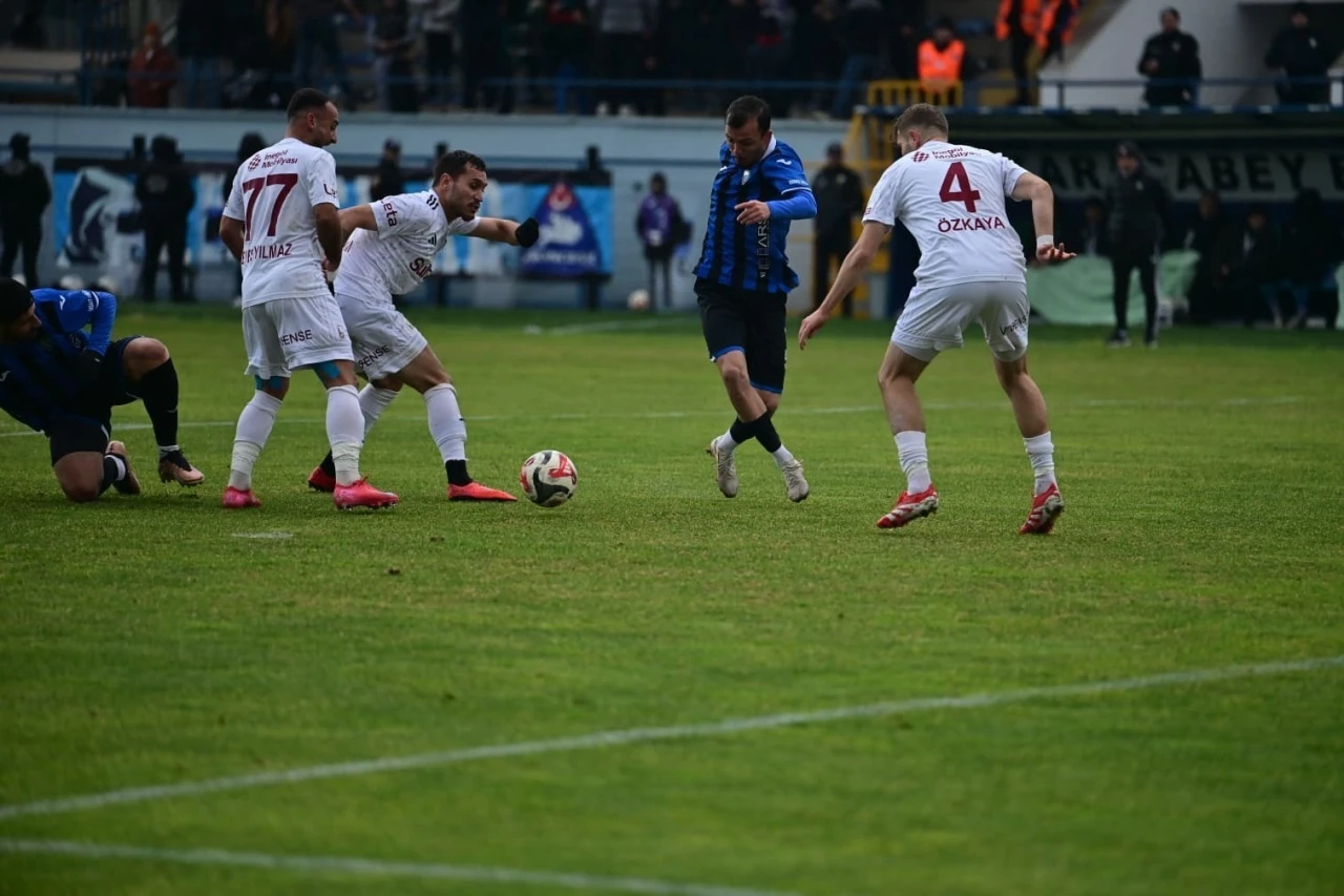 TFF 2. Lig: Karacabey Belediyespor: 0 - İneg&ouml;lspor : 1
