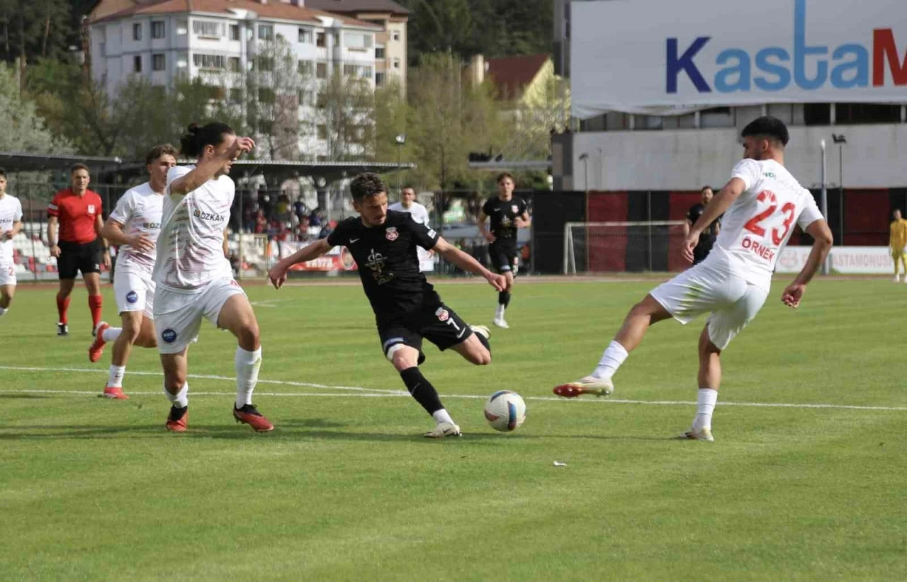 TFF 2. Lig: Kastamonuspor: 0 - Altınordu: 0
