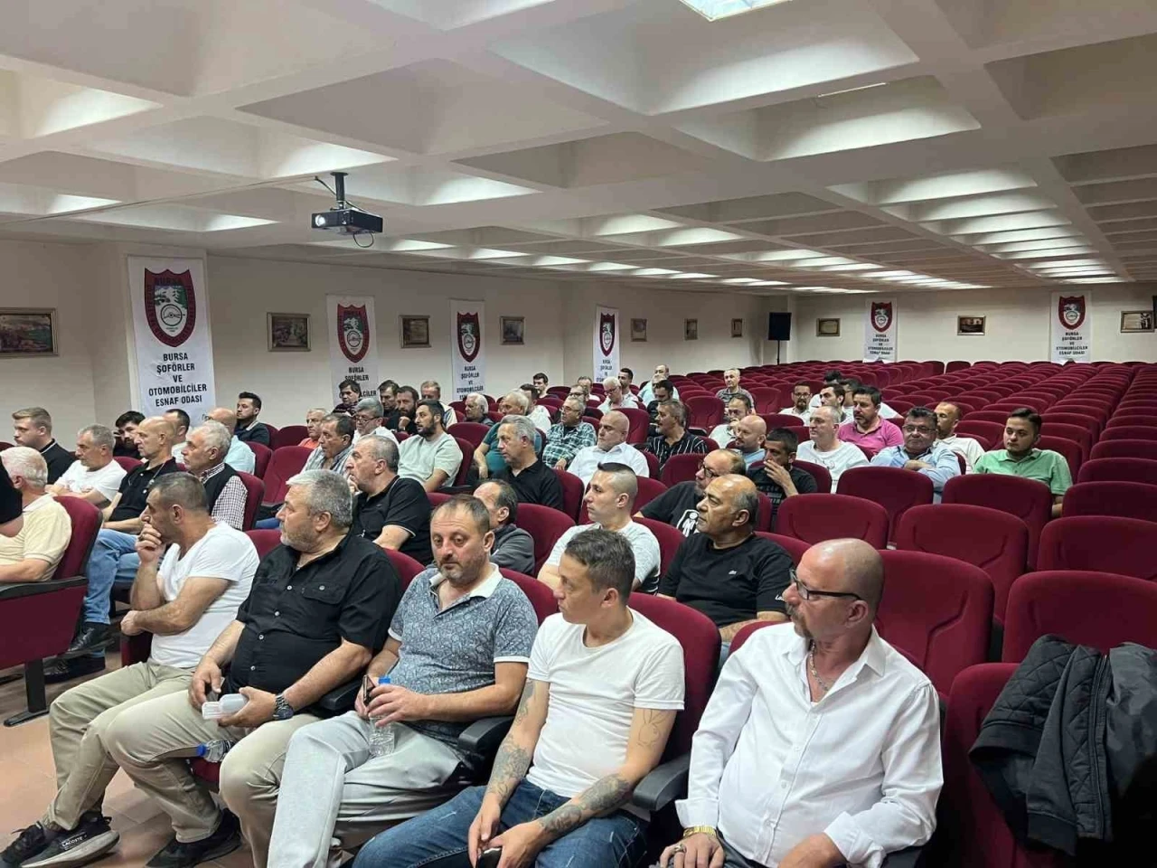 Ticari araç sürücülerine fermuar sistemi anlatıldı
