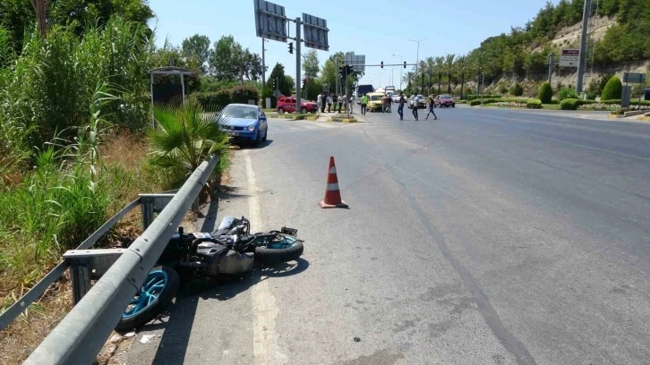 Ticari taksi ile çarpışan motosiklet sürücüsü yaralandı
