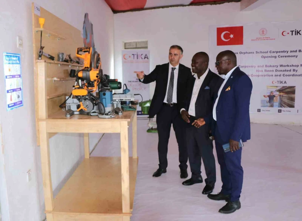 TİKA, Alux Yetimler Okulu’nda marangozluk atölyesi kurdu
