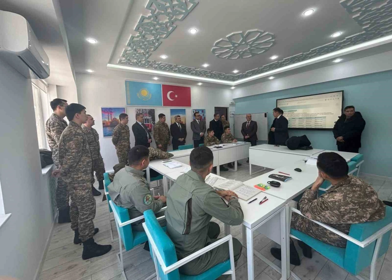 TİKA Başkan Yardımcısı Yorulmaz, Kazakistan’da kurulan Türkçe sınıfını ziyaret etti