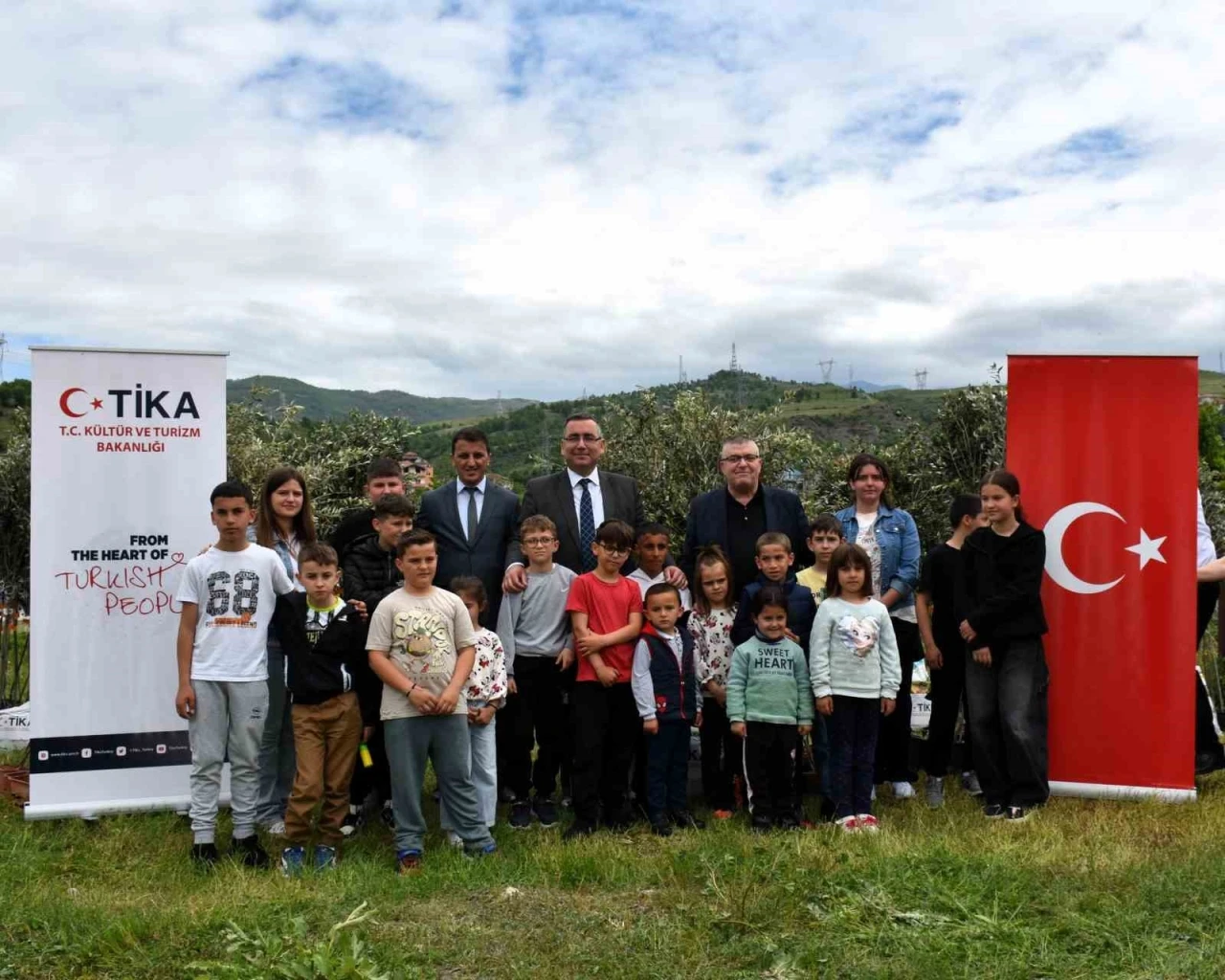 TİKA’dan Arnavutluk’taki yetim ailelere zeytin fidanı ve gübre desteği
