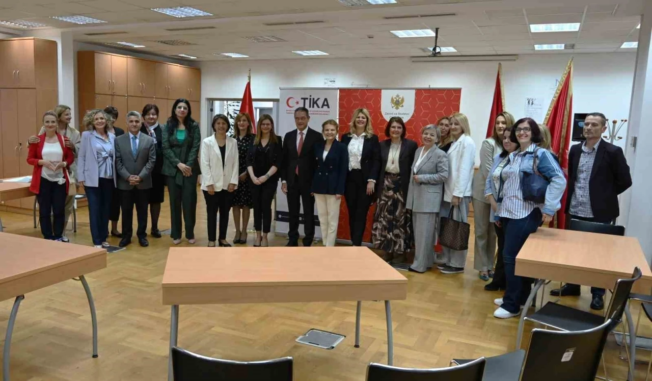 TİKA’dan Karadağ Eğitim Hizmetleri Müdürlüğü’ne ofis mobilyası desteği
