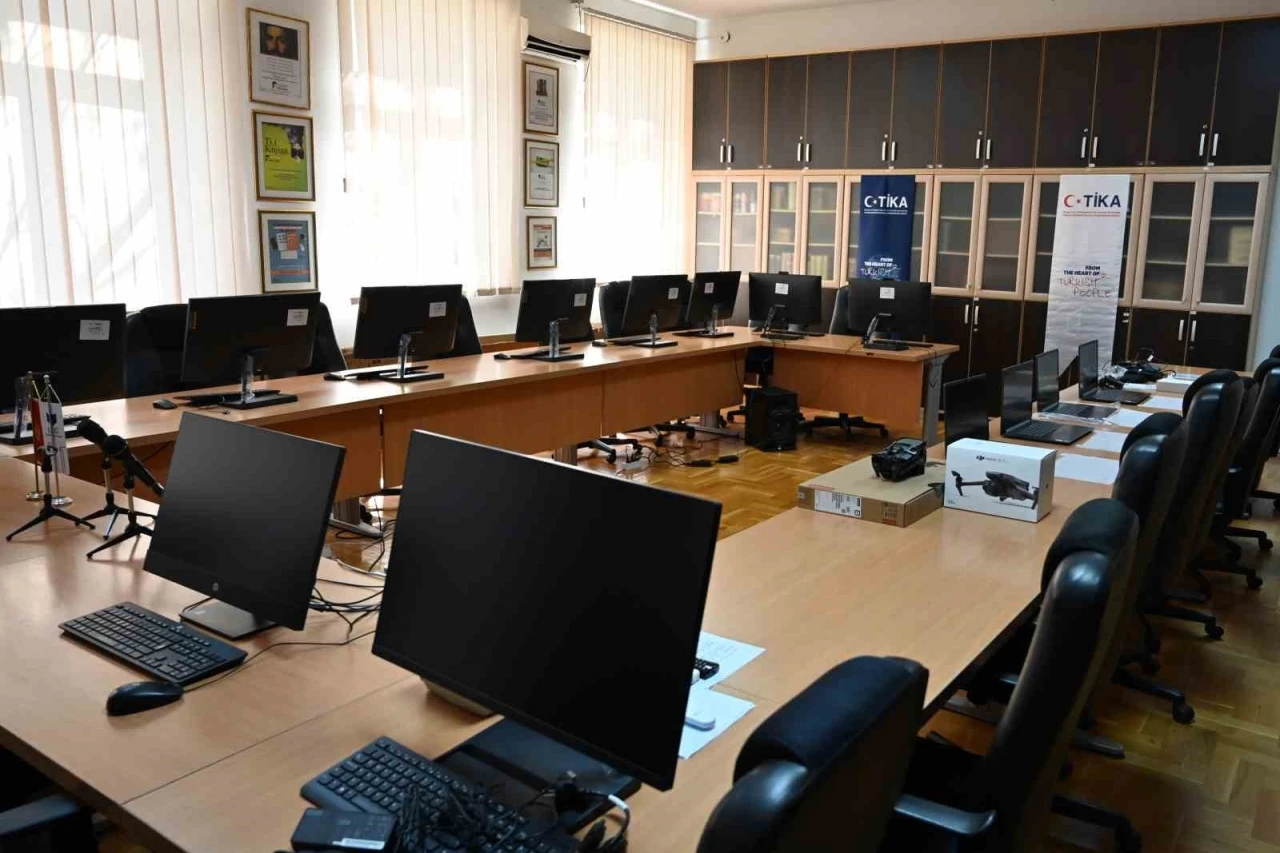 TİKA’dan Karadağ Üniversitesi Tarih Enstitüsü’ne teknik ekipman desteği
