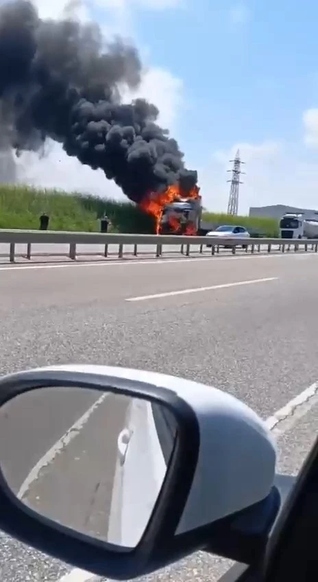 Tır alev topuna döndü
