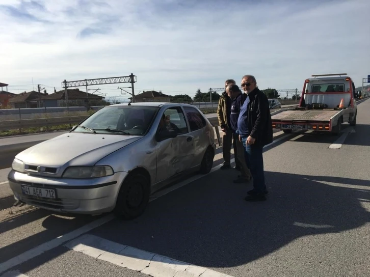 Tır ile &ccedil;arpışan otomobil s&uuml;r&uuml;c&uuml;s&uuml; yara almadan kurtuldu
