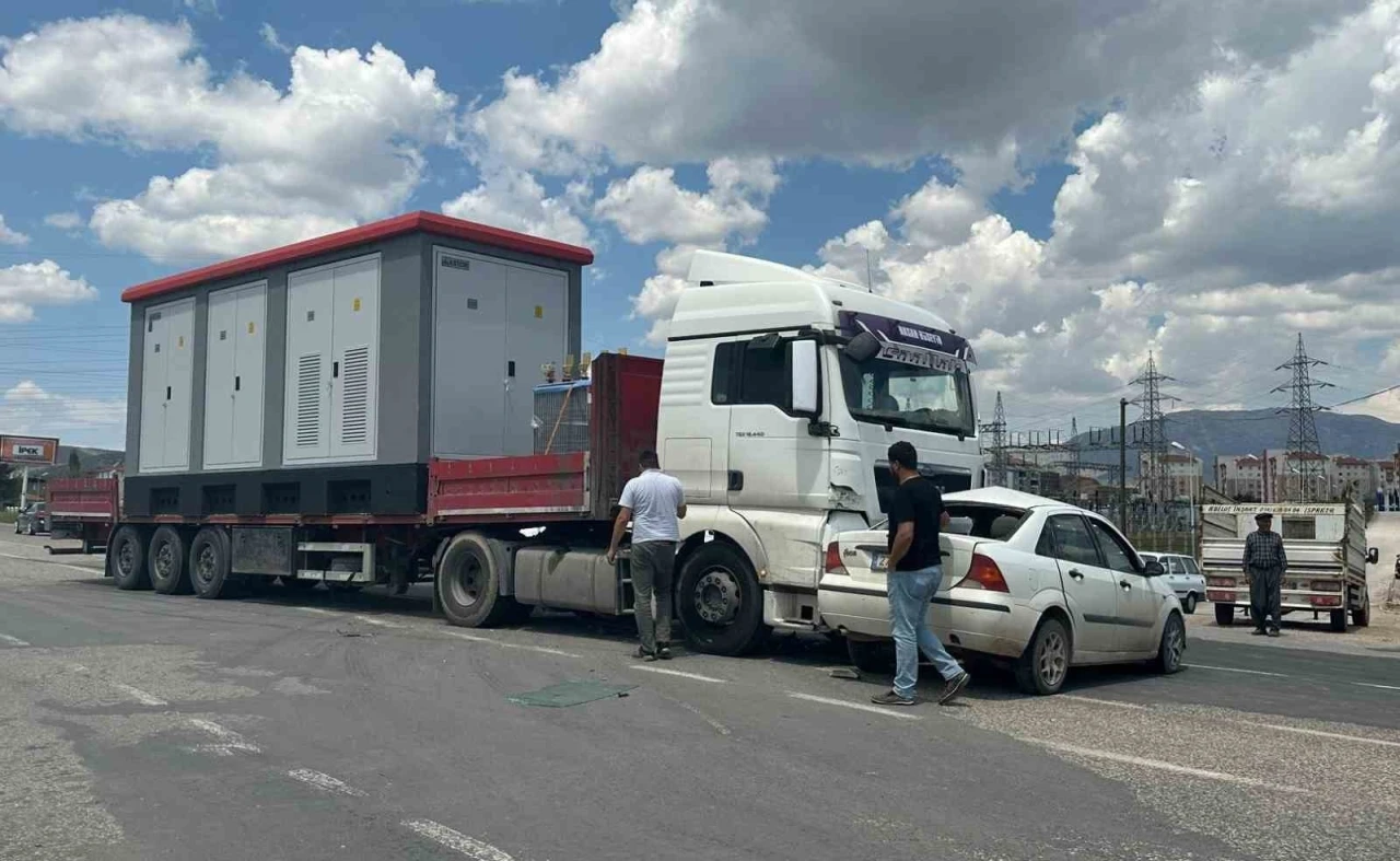 Tır ile otomobil çarpıştı: 1 yaralı
