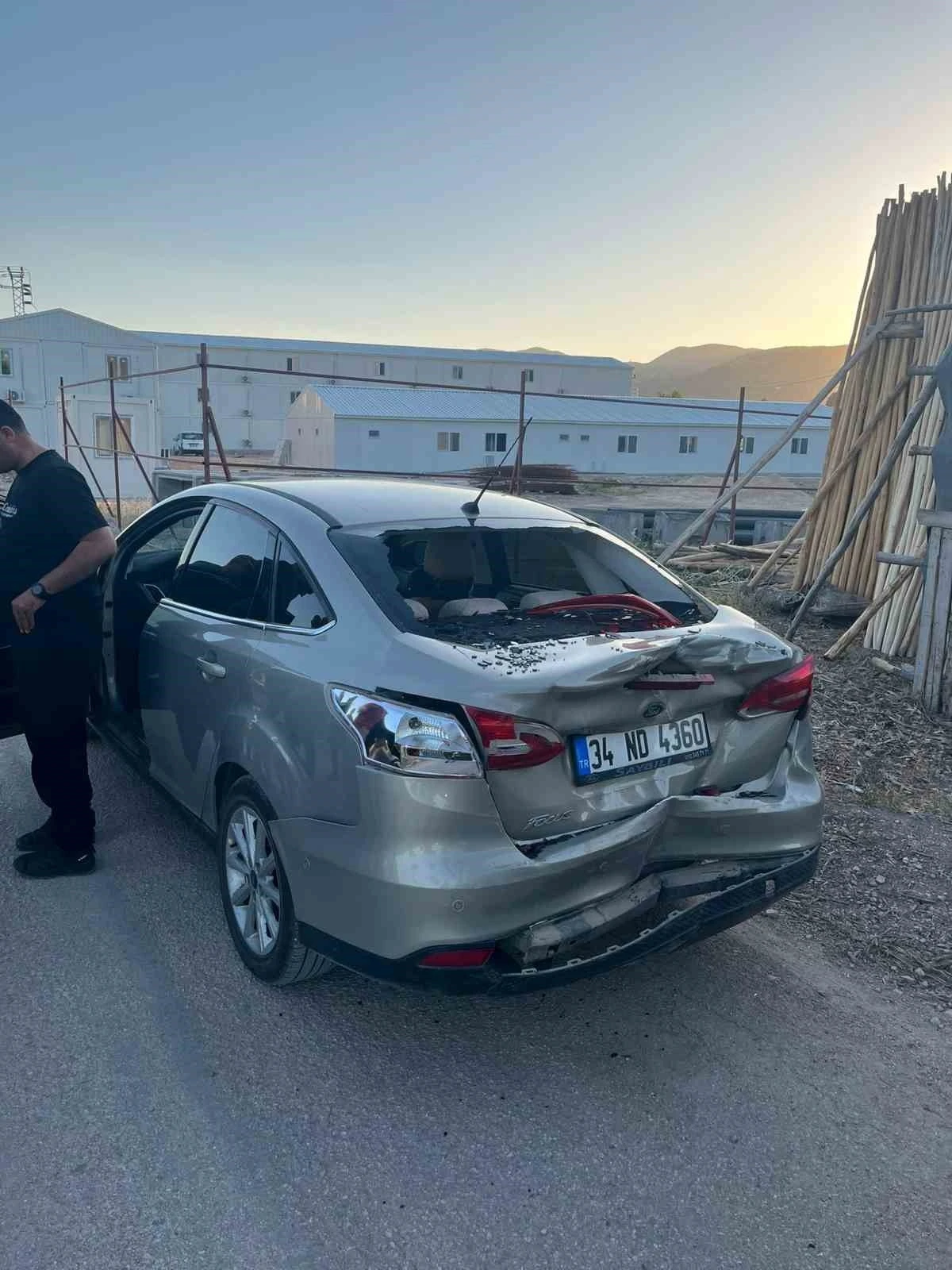 Tır ile otomobil çarpıştı: 2 yaralı
