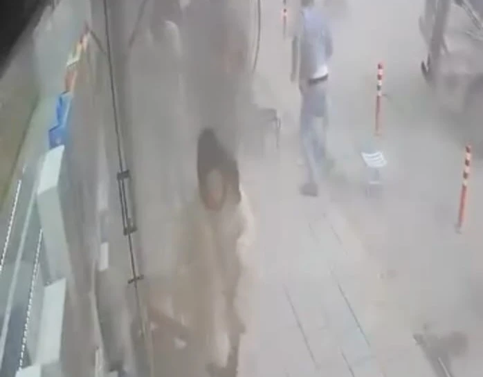 Tır lastiği patladı, vatandaşlar korku dolu anlar yaşadı
