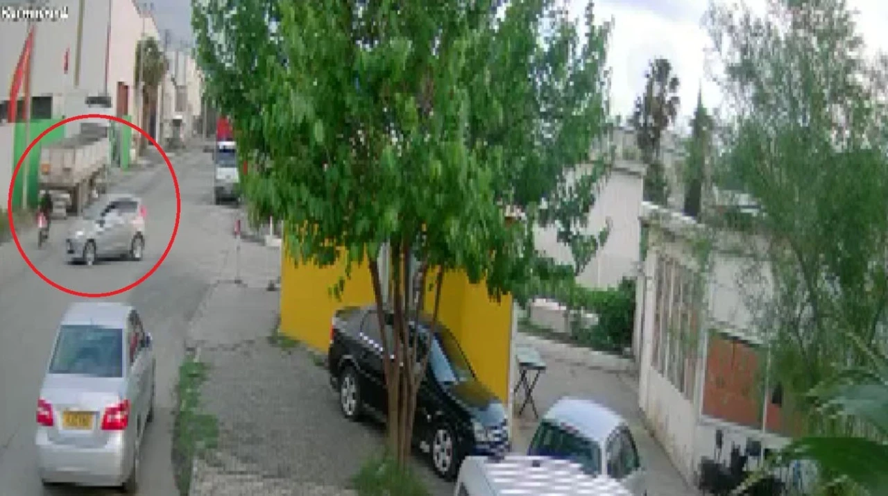 Tıra çarpan motosikletli çocuğun öldüğü kaza kamerada

